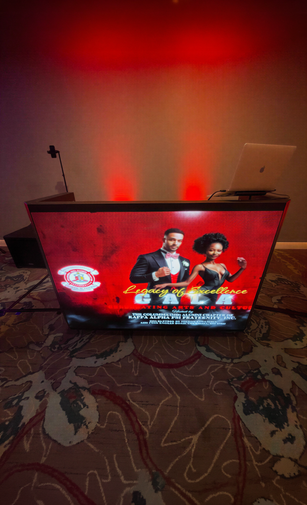 360 Spin Booth displaying a customized image of a couple at an event, showcasing personalization